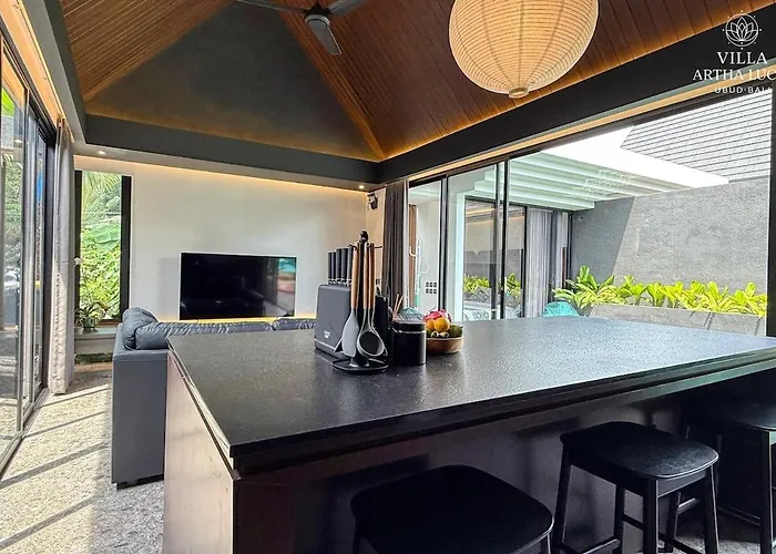 Villa Peaceful 3br Near - Artha Lucia Ubud