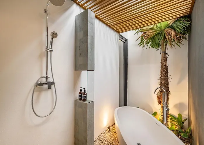 Peaceful 3br Near - Artha Lucia Villa